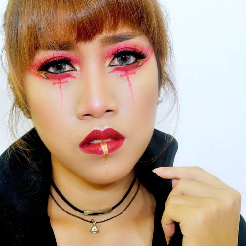Kemarin niatnya bikin makeup spesial Imlek bernuansa merah kitu. Tapi kok jadinya malah kayak pemuja setan gini 🙀
.
.
#clozette #clozetteid #muaindo #muajogja #makeupartist #makeupindo #FOTD #fotdindo #mymakeup #indonesiabeautyblogger #indonesianwoman #ibblogger #beautybloger #beautymakeup #fantasymakeup #faceoftheday #makeupcharacter #indobeautygram