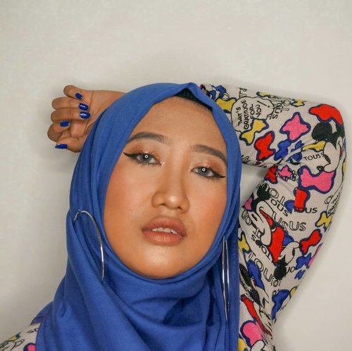 Akhirnya cita-cita pake foundie yang gelapan dikit tercapai! Biasanya aku pake Wet n Wild Photofocus foundation yang Creamy Beige. Trus iseng pengen pake yang warnanya setingkat dibawahnya, yaitu Amber Beige. Turns out really good! Suka sih eksotis gini. Karena cantik itu nggak harus putih, kan? 🤪
-
#ClozetteID #hijab #makeup #makeupsawomatang #MOTD #DiaryBeautyHilda #hijabmakeup #tampilcantik #inspirasimakeup #inspirasicantikmu #indobeautygram #naturalmakeup #beautybloggerIndonesia