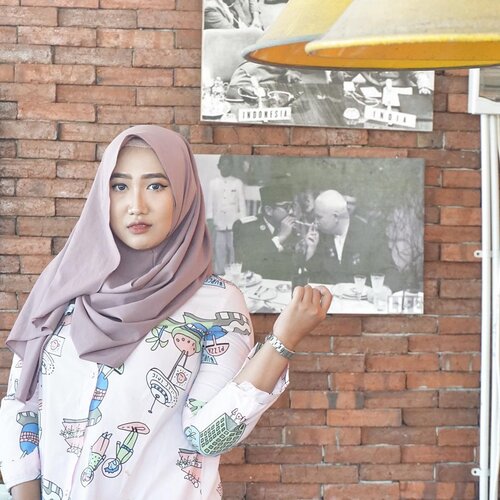 Hellooo para selebgram, konten kreator, dan penggiat fotografi di mana pun kamu berada 🙌🏻
.
Pasti pada punya stok foto yang menggunung hasil hunting ke sekian kali kan ya? Paling mentok di-upload ke Instagram, cuma dapet likes. Meski jumlahnya ribuan, tetep gak bisa buat jajan pentol beneran. Ya toh?
.
Kabar bagus nih, karena kamu bisa dapet penghasilan dengan menjual stok fotomu di @pixamola ! Buat yang mau tau caranya, cuss baca penjelasanku di blog! Tinggal klik link yang ada di bio-ku! Ato kunjungi bit.ly/PIXAMOLA di browser kamu ❤️
.
#PIXAMOLA #ClozetteID #IndonesiaHijabBlogger