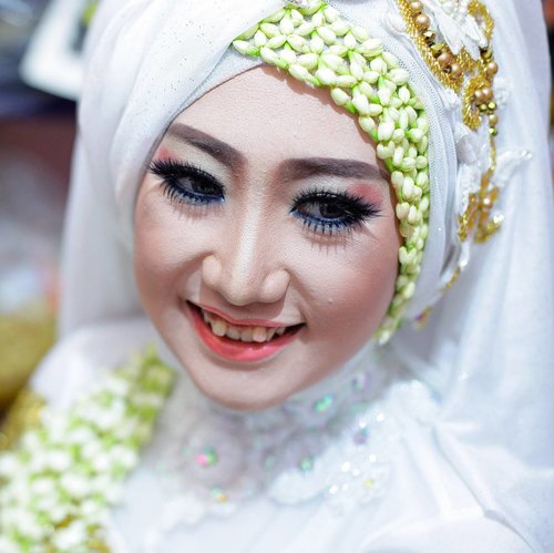 #throwback on #MantenanIkaRadik .
Beautifully captured by @ndesignphotography .
.
#ClozetteID #Wedding #IndonesiaWedding #WhiteBride