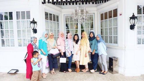 first time, when I met Palembang Beauty Blogger  with Wardah Beauty House Palembang at Ombre Cafe.