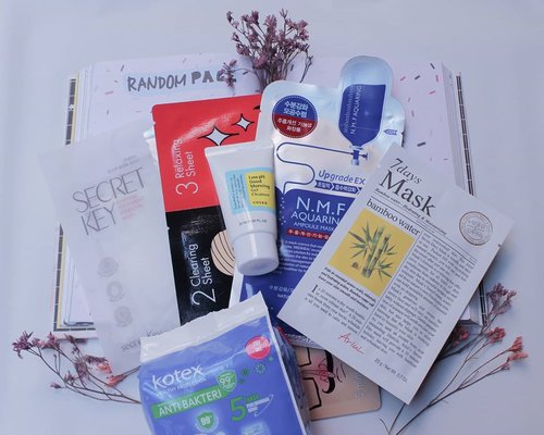 Still can't move on from 2019! So, here's it #SOCOBOXBESTOF2019 ✨Lately, I kind of lazy to put on skincare 😅 But still, beauty mask is a must skincare! So happy to know I got so much beauty mask from #SOCOBOX!In frame :• @cosrx_indonesia Blackhead Remover Mr. RX Kit• #COSRX Low pH Good Morning Gel Cleanser• @ariul_id 7 Days Mask (Bamboo Water)• @mediheal_idn N.H.F Aquaring Ampoule Mask EX• @secretkey_idn Starting Treatment Essential Mask• @kotexduniacewe Healthy Protection Anti Bakteri Pad@beautyjournal @sociolla #SOCOID #SOCOBOX #sociolla #clozetteid