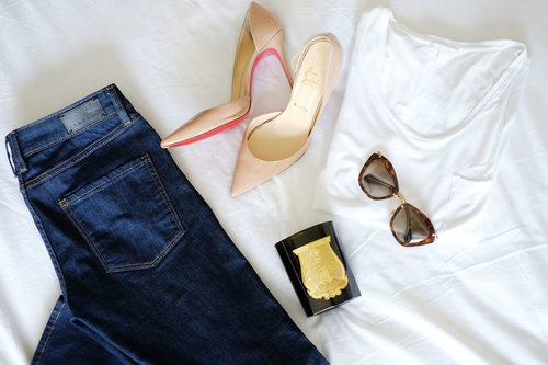4 Key basics every woman should own; a good pair of jeans, a high quality white tee, solid color pumps, and a nice pair of sunglasses.  xx