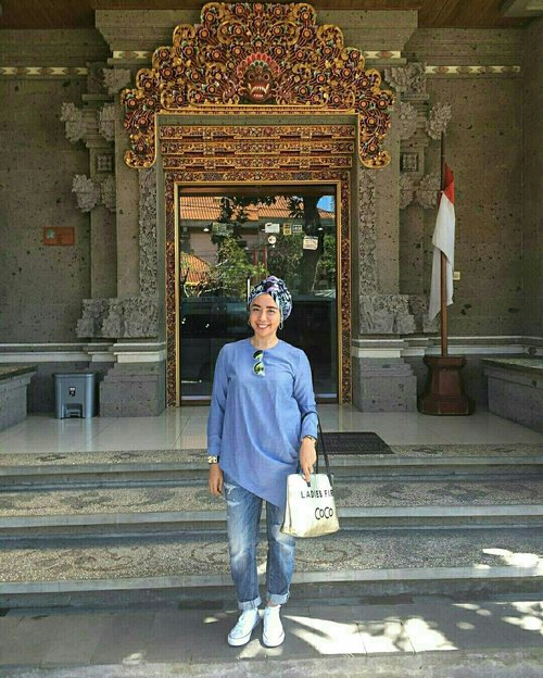 @Bali... suka dengan ornamen pintunya... Seni Budaya dan Pariwisata Indonesia luar biasa indahnya.. ga ada yg ga indah.. I love indonesia
