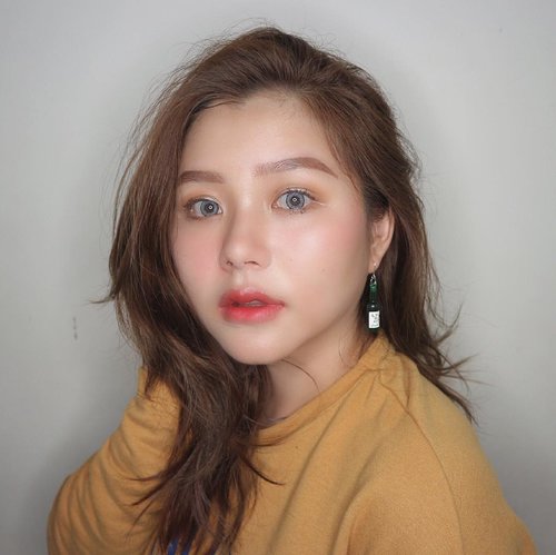 Am I look korean enough?😂Really obsessed with my eyes. This super comfort&affordable softlens from @milis.softlens !!! ....#korean #koreanmakeup #liptint #softlens #clozetteid #endorsement