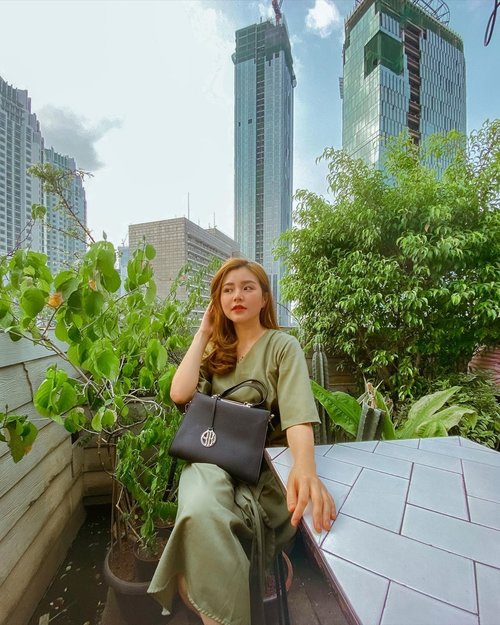 We sat in silence, letting the green in the air heal what it could🍃
.
.
.
.
.
#throwback #green #backtonature #jakartaspot #jakartahits #centraljakarta #ootd #clozetteid #photography #instadaily #weekendvibes #tgif