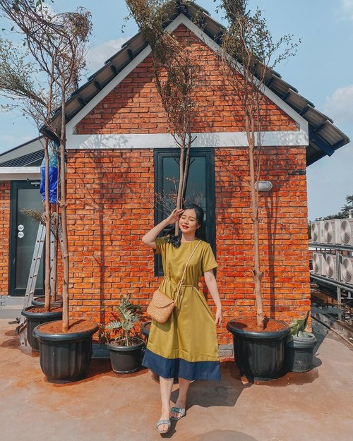 It’s better to be happy doing something you love, even if you don’t find success right away✨I honestly think it is better to be a failure at something you love than to be a success at something you hate. – George Burns.....#jakarta #jakartahits #jaksel #rumanamiresidence #spotjakarta #sky #photography #photooftheday #vintagestyle #sunshine #summervibes #summer #clozetteid