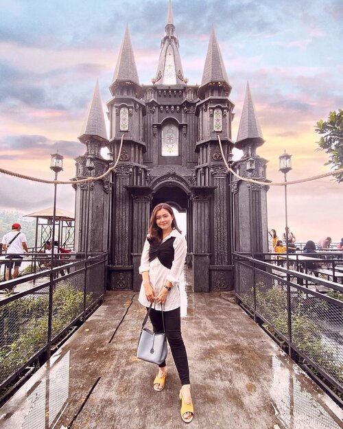 He's not your prince charming if he doesn't make sure you know that you're his princess🏰
.
.
.
.
what an attractive place @dagobakerypunclut #dago #dagobakerypunclut #dagobakery #bandung #explorebandung #vielholiday #clozetteid #vacation #weekendvibes