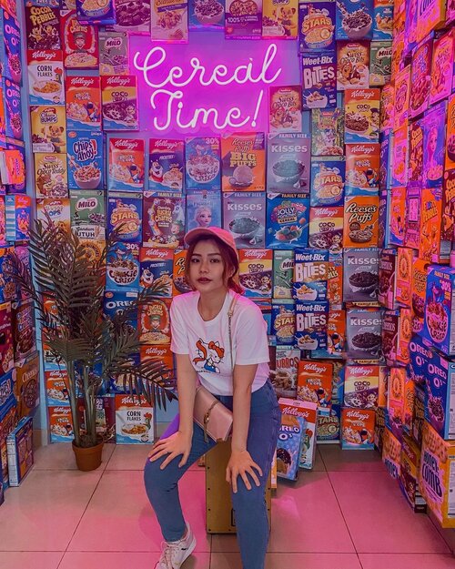 There's a little bit of magic in every box! Happy sunday!🥣✨ Close your day with cereal, why not?
.
.
.
.
.
#sunday #cereal #cerealtime #food #enjoy #clozetteid #jktspot #photography #photooftheday #cerealtime #happy #mood #colorful