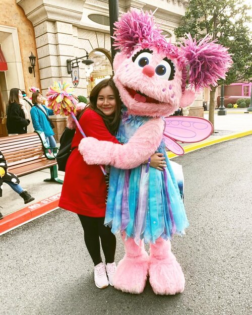 Kalau ketemu ginian emg sukanya dipeluk😂🥰......#vielholiday #clozetteid #universalstudios #universalstudiojapan #sesamestreet #japan #osaka #holidayvibes