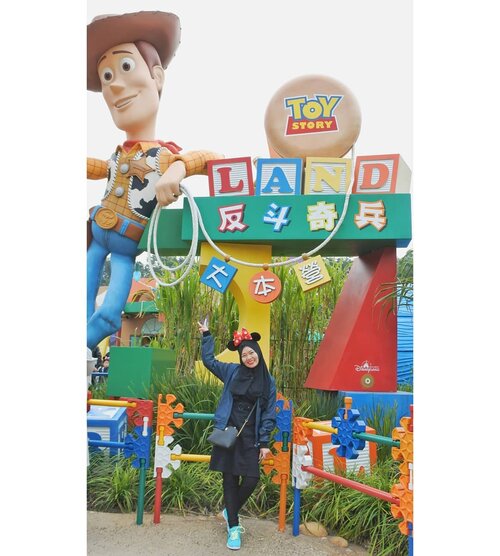 Belum bisa move on dari Toy Story 4 😂

#CellaHongKongTrip #CellaJalandanJajan #Travel #HongKong #HongKongTrip #Disneyland #DisneylandHongKong #ToyStory #Andy #Clozetteid