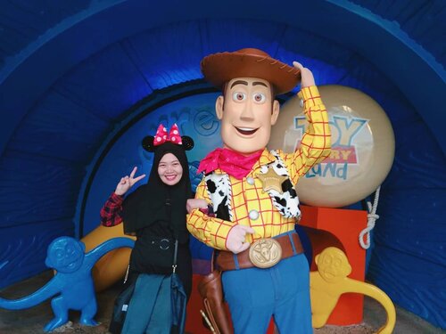 Woody

#toystory #woody #disneyland #disneylandhk #discoverhongkong #hongkongtrip #explorehk #traveldiary #letsgosomewhere  #aroundtheworld #MCjalanjajan #MChongkongtrip #travel #clozetteid