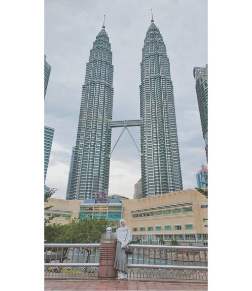 Tourist Spot

#CellaKualaLumpurTrip #CellaJalandanJajan #Travel #KualaLumpur #Malaysia #TwinTower #SuriaKLCC #Clozetteid