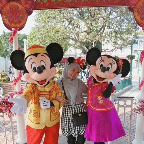 Happy CNY

#mickeymouse #minniemouse #disneyland #disneylandhk #discoverhongkong #hongkongtrip #explorehk #traveldiary #letsgosomewhere  #aroundtheworld #MCjalanjajan #MChongkongtrip #travel #clozetteid