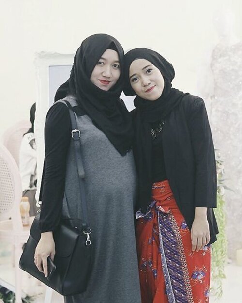 Over a year ago with Milana in mama @dwitayuniati 's belly. Kangen curhat ga abis abis sm mama dita 😂Ps. Saat berat badan 4kg lebih ringan dari skrg 😂#clozettes #clozetteid