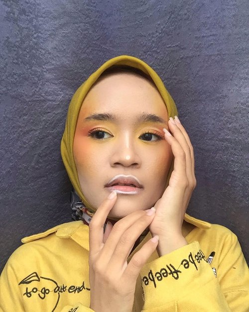 - Orange Makeup look 🍊-Belum sempet bikin makeup video tutorial lagi, tapi setidaknya bisa post makeup look lagi. Hehe...#makeup #orange #yellow #makeuplook #clozetteid