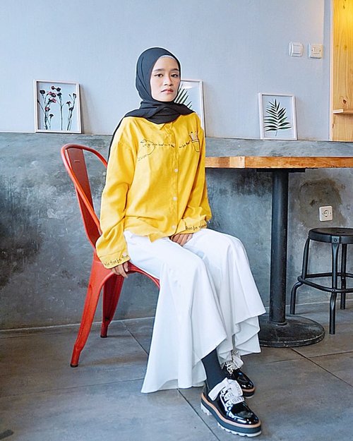 Patience is needed when you want to achieve a success.....#beautiful #ootd #cafe #yellow #hijab #hijaboutfit #lookbookindonesia #ootdindo #ootdfashion #ootdfashionhijab #hijabstyleindonesia #fashionblogger #lifestyle #photooftheday #clozetteid #ziligo #zalora #zaraindonesia #zara