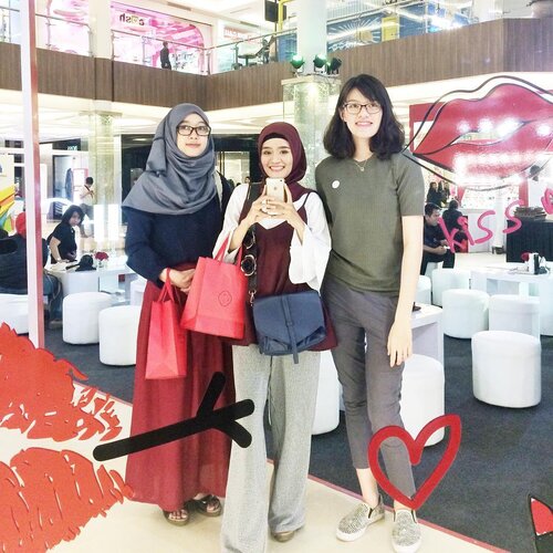 Seneng sih step by step aku bisa ketemu sama temen-temen blogger di bandung yang biasanya hanya bisa chit-chat via dunia online. Terimakasih untuk ka @chikaliu_ yang sudah berkenan mengundang aku di acara Shiseido hari Kamis kemarin 💞😍...#clozetteid #beautyredefined #shiseidoID #blogger #bloggerlife #bloggerstyle #bandungbeautyblogger #tokyo