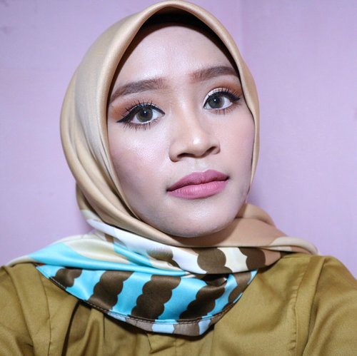 Aku baru aja bikin makeup collaboration bareng @beautiesquad loh. Cek yuk blog aku 💞..#BSDesCollab #Beautiesquad #HakAsasiManusia #HumanRight #clozetteid #blogger #bloggerlife #bloggerpost #bloggerlife #indonesiabeautyblogger #indonesiafemaleblogger #karawangbeautyblogger #makeup #makeupaddict