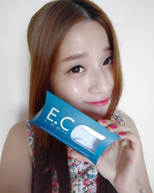 Yang suka pakai bulumata palsu boleh cek bulumata nya @ec_lash , di sini aku pakai yang tipe Peach. Kelihatan natural banget dan bikin mataku kelihatan lebi cantik 😆
.
.
#clozetteid #beautybloggerid #eclash #rcendorse #endorse #beautyreview #fdbeauty #instatoday #potd