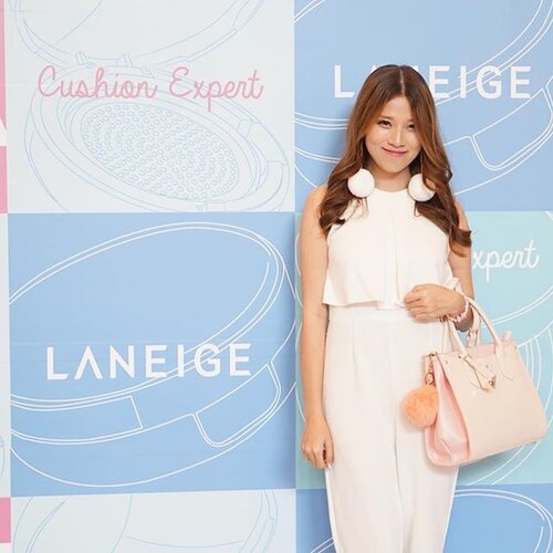 Attending @laneigeid K-Beauty Week this afternoon and received many beauty tips from Laneige Global Makeup Artist: Aiden Kwon, wil share it on my blog later. And I'm so excited to welcome the cushion highlighter, seems like it is a great product for dewy makeup look! 😍😍😍
.
.
.
#clozetteid #clozette #fdbeauty #laneigeid  #beautybloggerid #beautyevent #rindailylife #picoftheday #potd #likeforlike