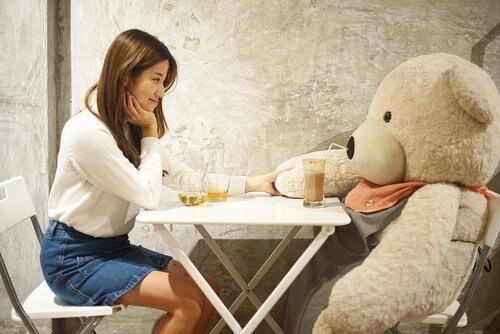 Teddy bear: Let's have a date with me..
R: Hmmmm... Should I? 😆😝😝
.
.
.
#clozetteid #teddybear #instatoday #potd #picoftheday #beautybloggerid #cute #instafamous