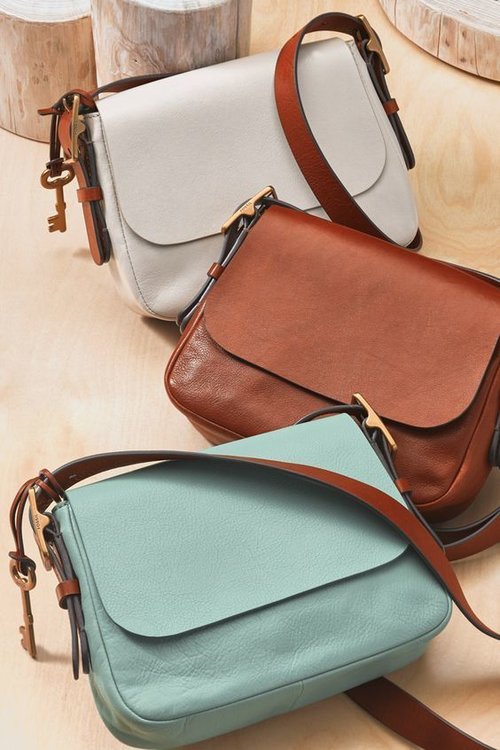 The blue one are so pretty <3 If any of you wonders, these bags are from Fossil.