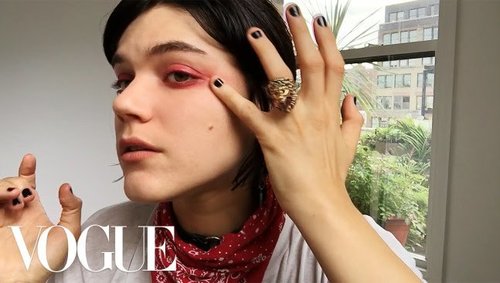 Watch French It Girl Sokoâs Trick for the Ultimate Moody Eyeshadow from Vogue Youtube