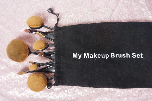 💞 Thank you @MyMakeUpBrushSet for this beautiful package 💫still trying to filmmaking battle between my normal brush vs. this one 👀Fyi, their brushes is different than regular oval brush in Indonesia. I had one that I bought by myself, and that's completely not as amazing as this one 💞#Tiaranab #SephoraIDN #SephoraBeautyInfluencer #sephoracentralpark #ClozetteID #Tiaranab #Beautyhaul #IheartSephora #IBB #BeautyBloggerIndonesia