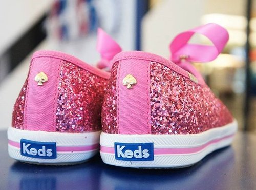 CUTENESS MADNESS on #KedsID 
actually I'm a big fan of @KedsID start from @TaylorSwift x Keds and now they had collaboration with my favorite brand from New York! @KateSpadeNY so cute! so fancy and of course so glittery😁💕 #KedsID100 #KedsIDFNX2016 .
.
.
#indonesianfemalebloggers #indonesianbeautyblogger #beautyblogger #fashion #glitters #katespadexkeds #pink #bloggersID #BloggerPerempuan #ClozetteID