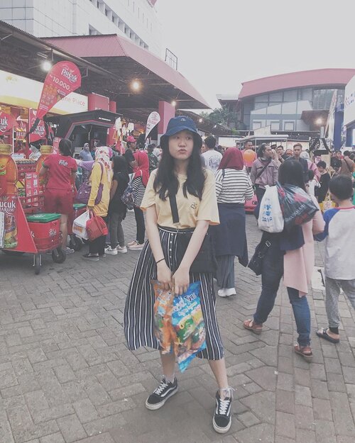 A day full of snacks hunting 🎉🌈💖 oh and Happy Belated Birthday dear Jakarta 🌹😌 #PRJ #TheSwaggieUnicorn •
•
•
•
#ootdmagazine @ootdmagazine #cgstreetstyle @cosmogirl_ind #ggrep #ggrepstyle @gogirlmagz #wearetothe9s @wearetothe9s 
#fashionpost #ootd #fashioninfluencer #vlogger #minimalism #clozetteid #패션 #fashion #instafashion #streetstyle #instaootd #fashionpeople #blogger #패션모델 #블로거 #스트리트스타일 #스트리트패션 #스트릿패션 #스트릿룩 #스트릿스타일 #패션블로거