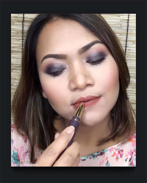 I"m using Lindor Colorfix Lipstick shade Brown 43 From : @raddin_ 
Review on my BLOG, check on my Bio or 👇👇
.
bit.ly/2lindorreview
.
#savitrihutapeablog #savitrihutapeareview #lindorcolorfixlipstick #clozetteid #clozetteidreview #beautiesquad #beautybloggerid #beautyblogger #brownlipstick #kumpulanemakblogger