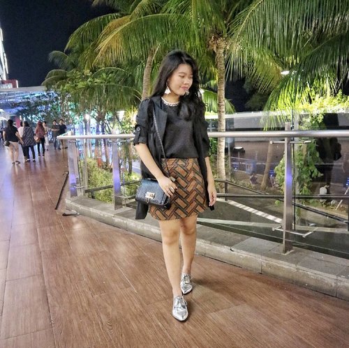 Night walks 💃🌙
.
.
.
You can win a 4 day trip to Paris from ELLE x Molitor Paris by posting your Parisian style and tagging / mentioned
@elleboutique @mltrparis @elleindonesia
With these hashtags
 #elleboutiqueindonesia #ellexmolitor #elleboutique #elleboutiquexelleindonesia
#parisiananywhere 
Visit their IG account for more details 😄.
.
.
.
.
.
.
.
#wiw #whatiwear 
#zaloraid #outfitoftheday
#fashiongram #currentmood #currentlywearing #love #whatiwore #whatiworetoday #oufits #ootdshare  #fashionista #fashion #lookbook 
#fashionblogger #ootd  #everydaylook #style #blogger #fashions #clozette #clozetteid