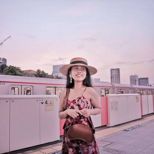 Waiting for a train ride home after a day of exploring Tokyo. See you when I see you, you beautiful city.🚅In frame:@lovebonitoid dress and @by.iko_ bean bag..See more of before-after this picture edit on my instastory! Find out what app did I use !#itselvinaaootd #itselvinaatokyo #clozetteid #theshonetinsiders #shoxsquad