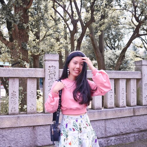 It's always a late post for Japan, because I really want to savor the moment when I'm there rather than sprinting out some new post ! The photo was taken at one of the corner of Sensoji Shrine Asakusa, a really know touristy place in the heart of Tokyo. In the next days, I will be sharing more places from my week in Tokyo. Both the already know, iconic place in Tokyo, and some hidden gems that are rarely known by tourist. Hope you are up for adventure !
-
-
#itselvinaaTokyo #clozetteid #clozette #theshonetinsiders #exploretokyo