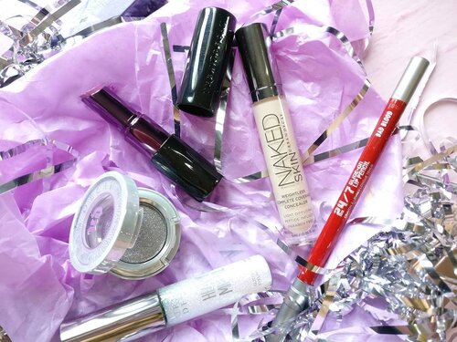 Goodie bag + some mini purchase from yesterday's Urban Decay launch in @sephoraidn event, adding more stuffs to my @urbandecaycosmetics collection! Yasss 😍😊 Btw, I posted the unboxing sesh in my snapchat story! Quick add my snapchat stellajulian 👻 #UDIndonesia #sephoraindonesia