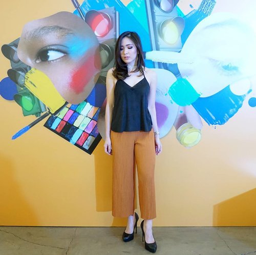 Learnt so much yesterday at #maccosmeticsid Trends Presentation SS17. Thank you for having me! .
.
And this backdrop is screaming matching pants to me. Must. Take. Pictures 😜
.
.
📷: Mein bish @makeupwithselly 😘

#MACSS17 #mactrends