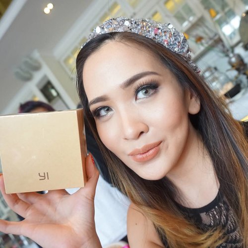 Still so happy to win the "Best Dress" award at yesterday's #EllipsTeaParty. Wore this shiny sequin beanie for their dresscode "ShineLikeStars" and I won this cute little Xiaomi Yi camera, which is basically like a GoPro! 
Can't wait to play with this kawaii cam! Thank you so muchh @ellips_haircare!!! 😊😊😘 #selfiewiththeprize #EllipsHairCare
