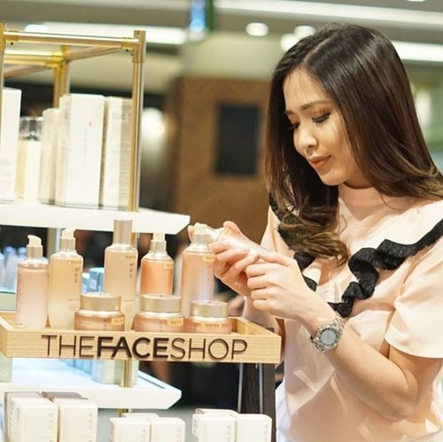 Trying this new Yehwadam skin care range from @TheFaceShopID that is the perfect skin care range for anti ageing and for more radiant skin. Come to Central Park Terra Atrium for a lot of interesting promo! 
#TheFaceShopID #YehwadamLaunching #ClozetteXTheFaceShopID #ClozetteID