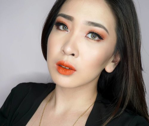 Have you read my @vovmakeupid All Day Strong Eye + Lip Color review ? Link is on bio! Here I'm wearing their All Day Strong Lip color in Peach Cream and Smoke Red to create that ombre lips 💋. Also their Silver Eye Color for dem inner corner highlight ✨..#VOVAllDayStrongxClozetteIDReview#clozetteid #clozetteidreview #vovreview