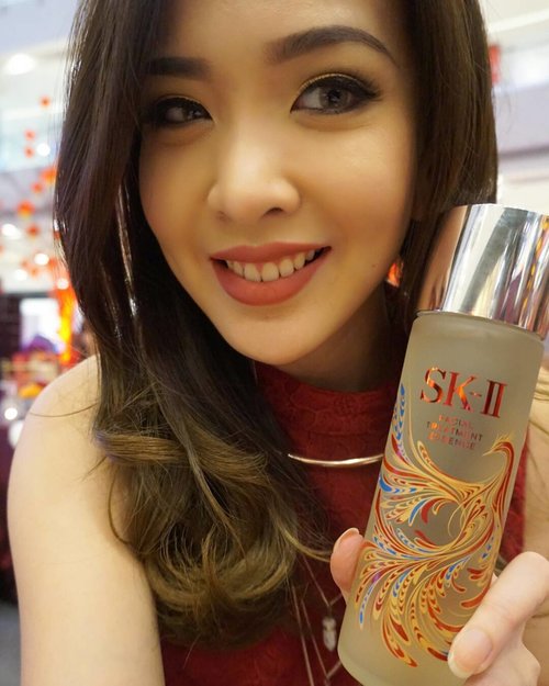 How gorgeous is this FTE limited edition with Phoenix Suminagashi design.The concept of Suminagashi is so beautiful because every drop can result in different design and that what makes it unique and beautiful 💕#skii #SKIIGifts #SKIICNY_ID #wanitaphoenix #changedestiny #ClozetteID