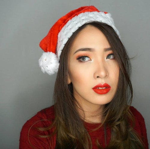 It's the most joyful time of the year. 
Merry Christmas!!! Sending love to everyone out there 🎄🎅 Collaborating with my fellow beautiful friends at #sephoraidnbeautyinfluencer to celebrate Christmas in the instagram feed by creating this happy Christmas look! 
Check dem hashtag 
#sephoraidnbeautyinfluencerchristmascollab #sephorabeautyinfluencerchristmas
 to see all joyful entries 😍🎄🎅🎄🎅🎄🎅 Face:
@makeupforeverofficial Ultra HD Foundation Y235
@urbandecaycosmetics Naked Skin Concealer 
@lauramercier Translucent Setting Powder

Brows:
@anastasiabeverlyhills Dipbrow Pomade Ash Brown

Eyes:
@sugarpill Burning Heart Palette
@colourpopcosmetics Eyeshadow "Porter"
@morphebrushes 35F Palette

Lash:
@lavielash "Willow"

Lens:
Eclipse Zero Crystal from @kawaigankyu 
Lips:
@lorealmakeup Colour Riche "Bloody Mary"

#christmas2016 💕🎄🎅🎄🎅