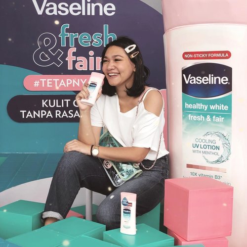 Isnt't it cute? the color and ambience in this @vaselineid event's is indeed very sweet!.Anyway, this Vaseline Healthy White fresh & fair body lotion is very light, with cooling sensation on the skin, also you can say bye bye to sticky feels when using it..I'm not a "body lotion type of girl" but this one became one of my fave body lotion to wear because it's easy and comfortable on my skin 👌🏻.#tetapnyaman#clozetteid#collabwithCK