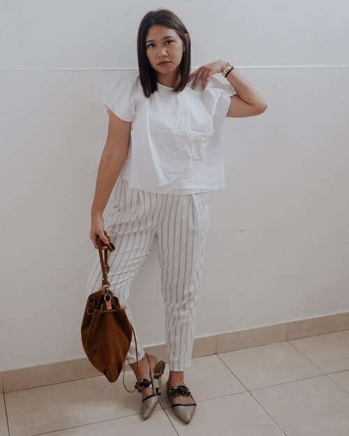 Simplicity is my go to. Also this pants again. 😂😂😂
Well, talking about capsule wardrobe ;)
- 
Hehe but to be honest, this year Im going to try the minimalism in my closet. I will invest in something that I will wear everyday and over again.
#celliswearing 
#clozetteid
#ootdindokece