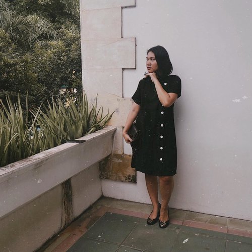 Stylish LBD that @yunaandco have picked up for me. I approve 🙌🏻
—
Dress: @berrybenka
.
.
.
.
.
.
#clozetteid #ggrep #celliswearing #wiw #outfitoftheday