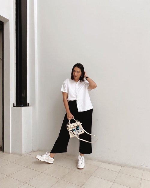 Back to my monochrome for a while; have a good start of the week semuanya. Stay healthy 🤍
-
#CellisWearing
#ClozetteID