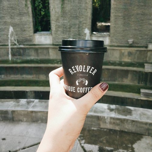 I'm not a coffee person, but I think an exception for this when in Bali. Tag my sister @cintakamil, the coffee drinker 😚 Pengen? #mbakfotokopi #balicoffee #clozetteid
