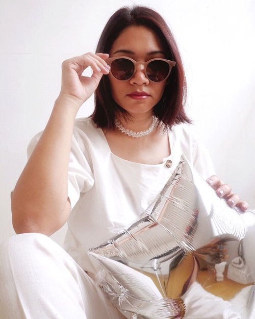 Sunglasses to the rescue when you so lazy to do eye makeup for a photo 🙃
-
#CellisWearing
#ClozetteID 
#MinimalistStyle