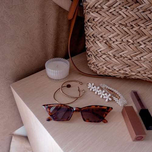 Nothing fancy. Just pearls lips and shade. Also, I just realize its rarely these days that I made this kind of flatlay photo. -#clozetteid #flatlayoftheday