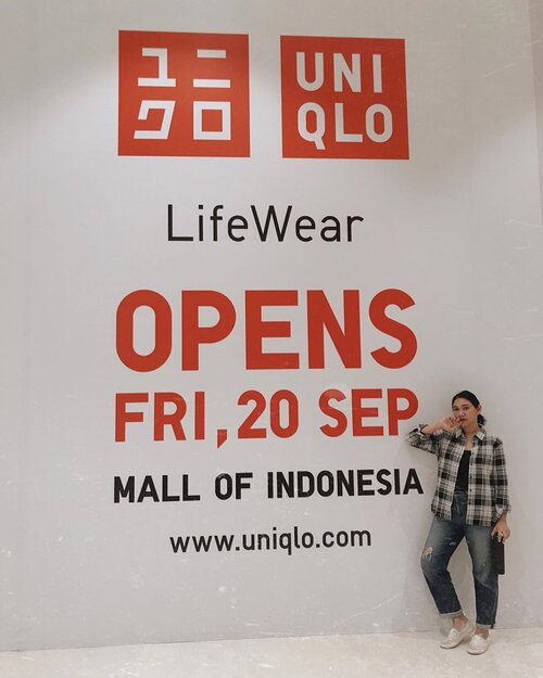 Yuuhuuh! Uniqlo is opening soon on Mall of Indonesia tomorrow 20th of September. Here I wear Uniqlo to celebrate this opening soon.
-
Anyway, get this sophisticated tumblr (just like what I bring here on the picture!) if you spend minimum of 500k on the day of the opening!
-
Don't forget to tell your friends to come too!
@uniqloindonesia
#uniqlomallofindonesia
#clozetteid 
#celliswearing 
#ggrep